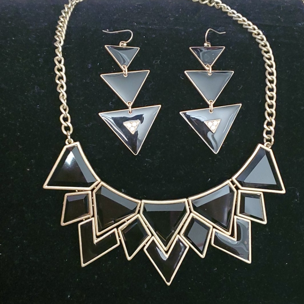 Necklace and earing combo